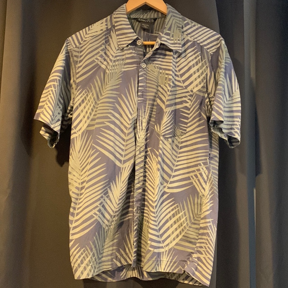 Short sleeve button up